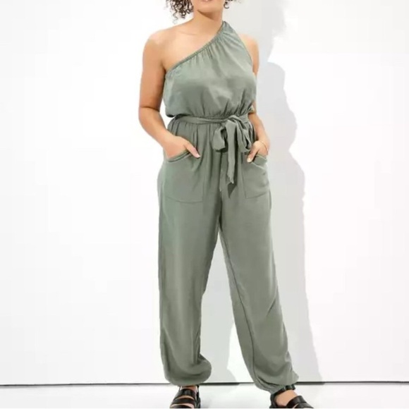 AE Linen One Shoulder Jumpsuit Sage Green Large
Olive Pockets Joggers Jump Suit - Picture 1 of 7